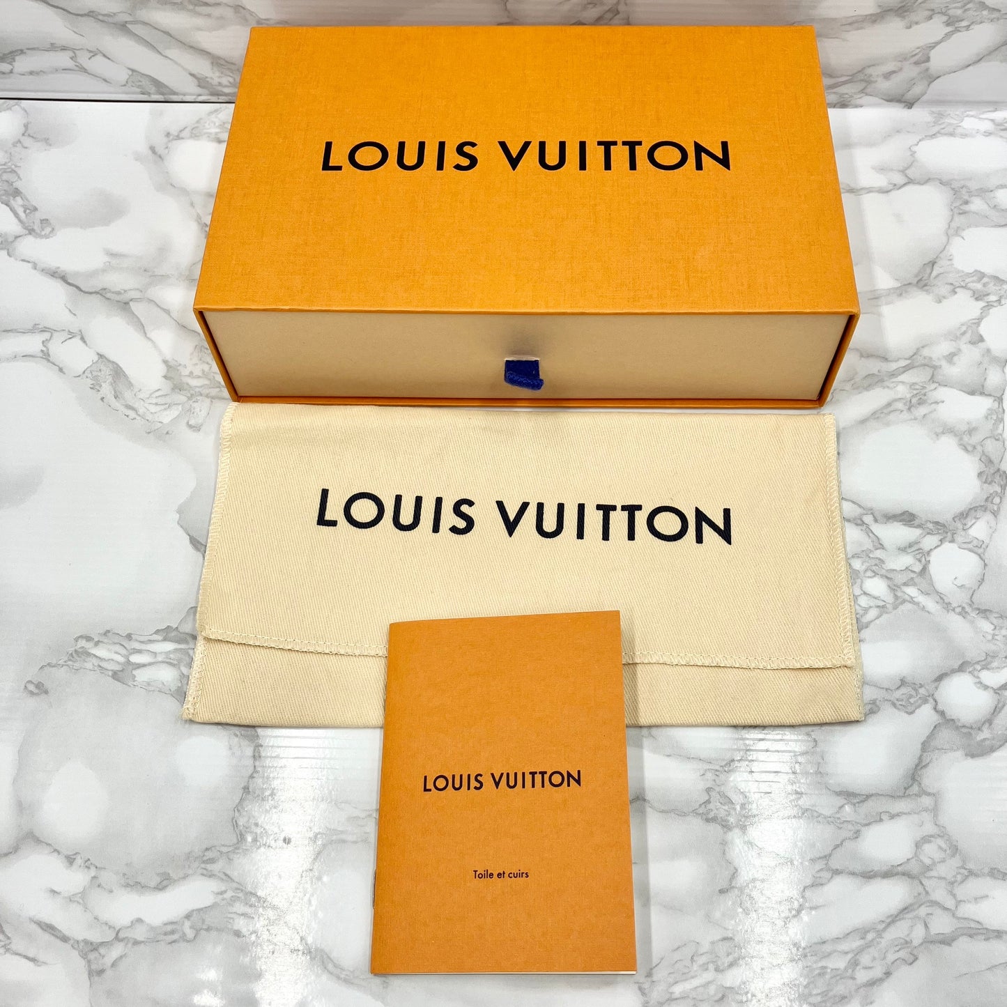 LOUIS VUITTON Giant Monogram Zippy