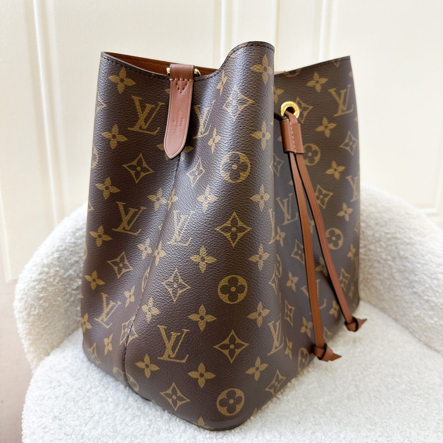 LV Neonoe MM in Monogram Canvas, Caramel Strap and GHW