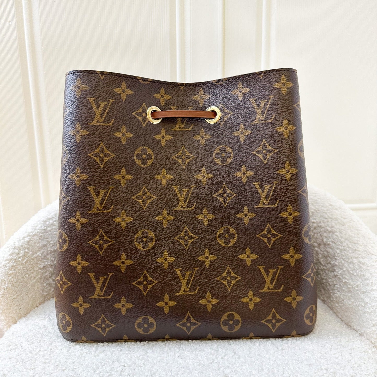 LV Neonoe MM in Monogram Canvas, Caramel Strap and GHW