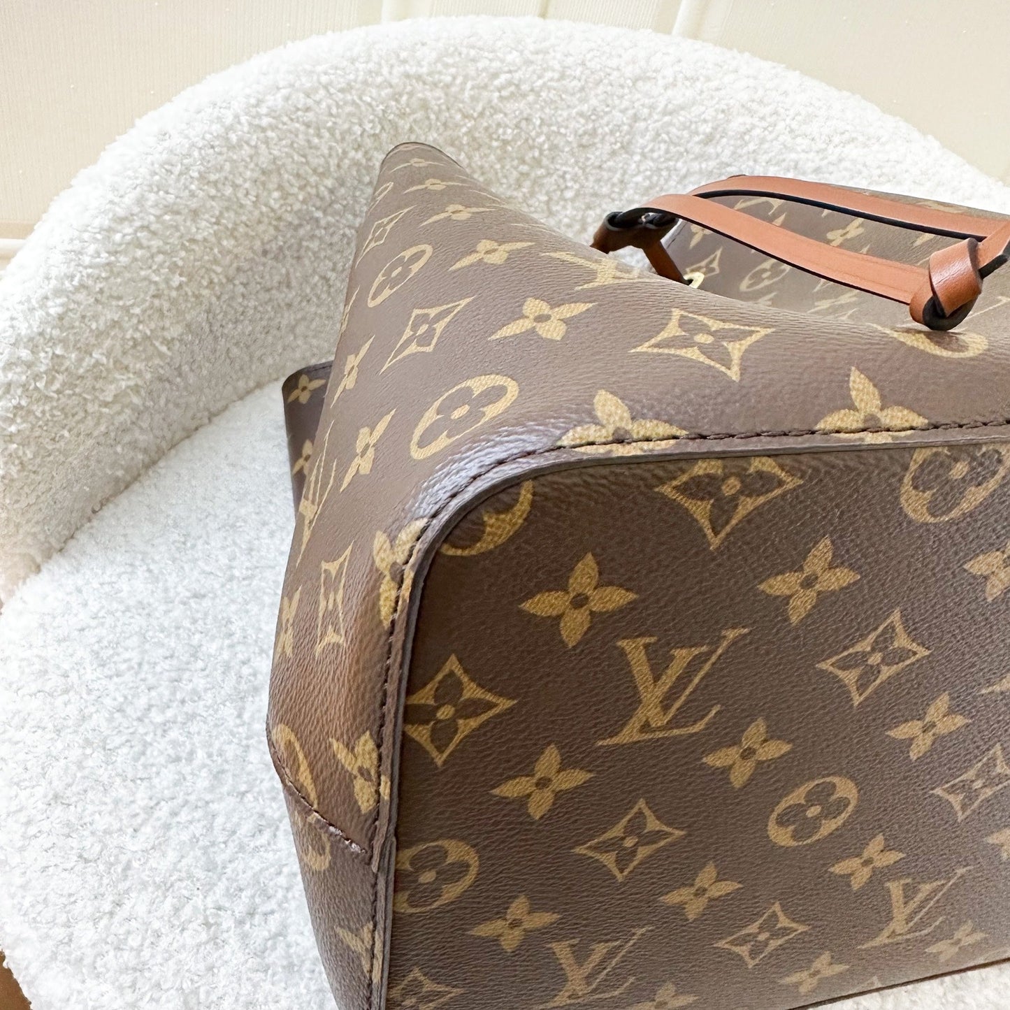 LV Neonoe MM in Monogram Canvas, Caramel Strap and GHW