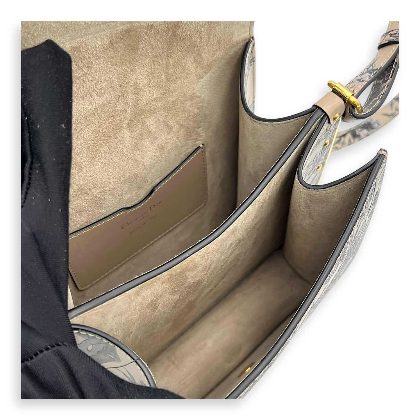 Jardin d’Hiver Bobby Frame Medium Beige Shoulder Bag in Calfskin, Gold hardware