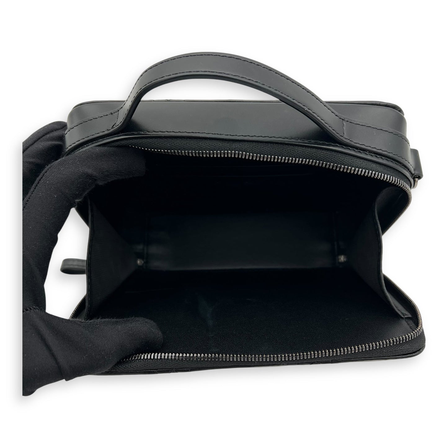 Caro Shoulder Bag Box Black in Calfskin, Gunmetal hardware
