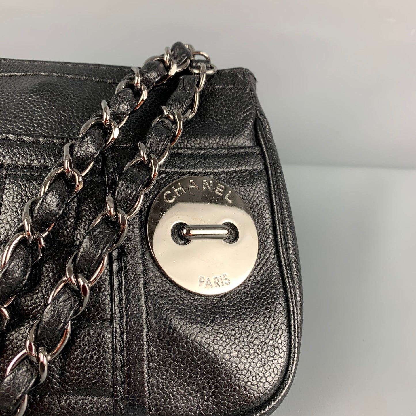 CHANEL Black Leather Shoulder Handbag