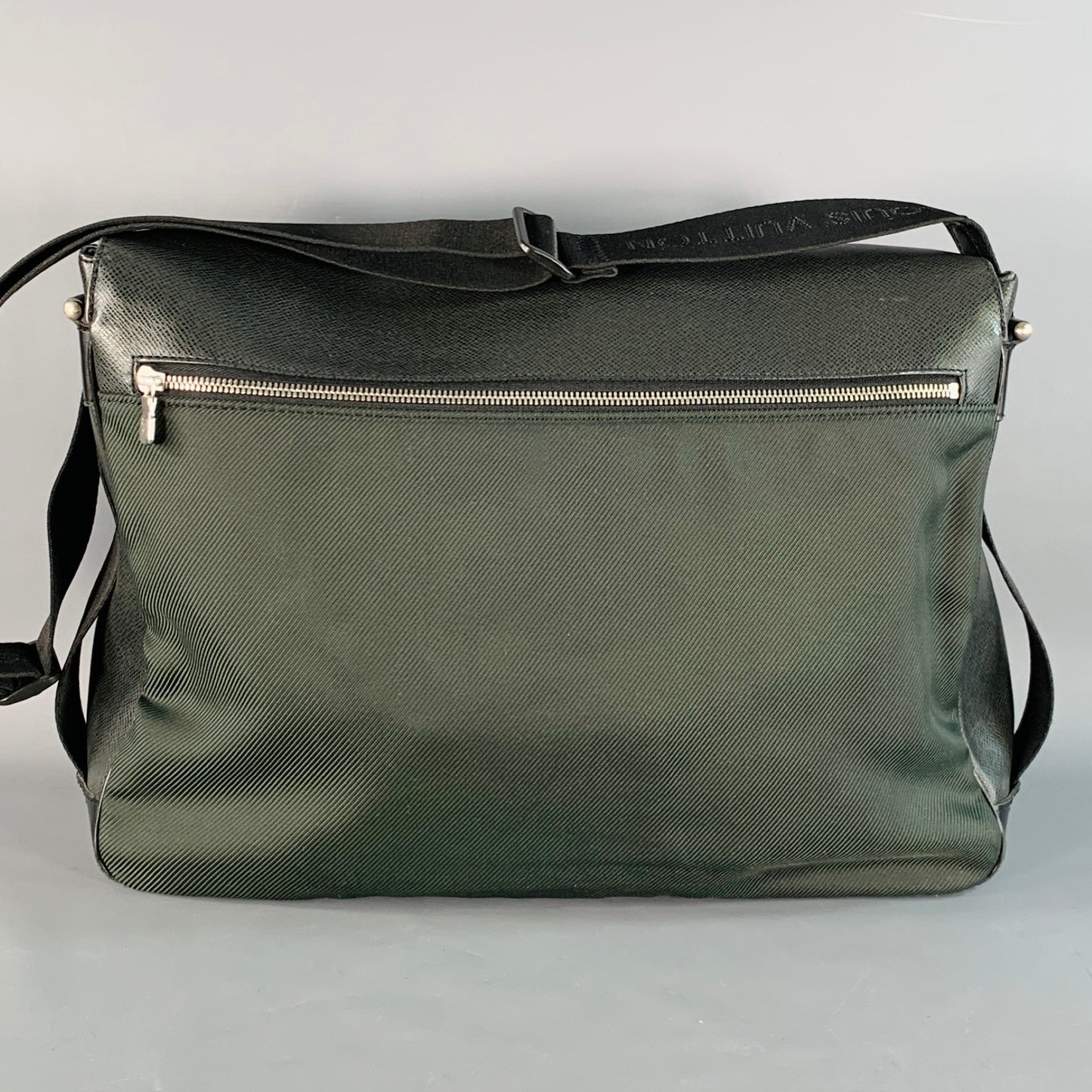 LOUIS VUITTON Dersou Taiga Black Green Nylon Twill Leather Messenger Bag