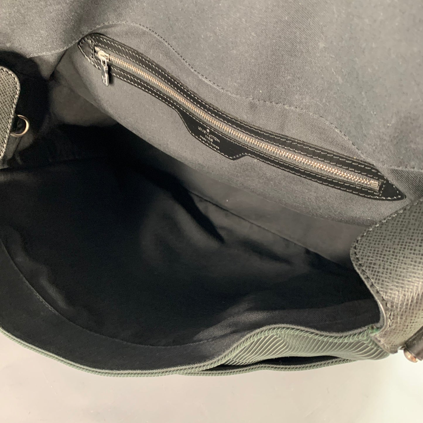 LOUIS VUITTON Dersou Taiga Black Green Nylon Twill Leather Messenger Bag