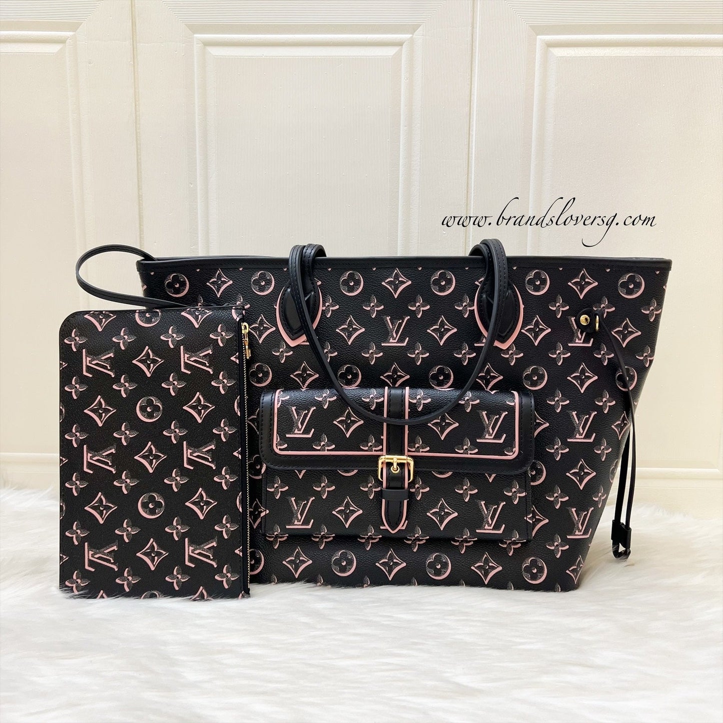 Louis Vuitton LV Fall For You Neverfull MM in Black Monogram Canvas and GHW (Model: M46137)