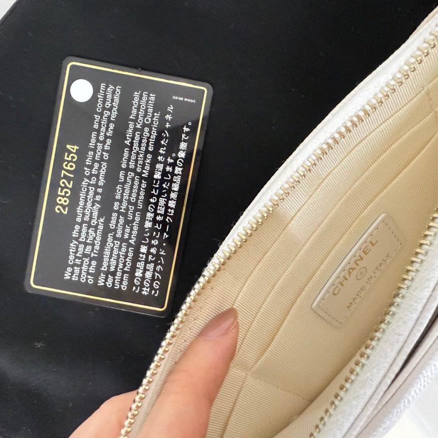 Chanel Caviar Leather Clutch SE7O White Quilted Clutch Bag