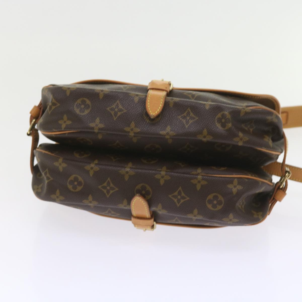 Louis Vuitton Saumur 30  Canvas Shoulder Bag ()