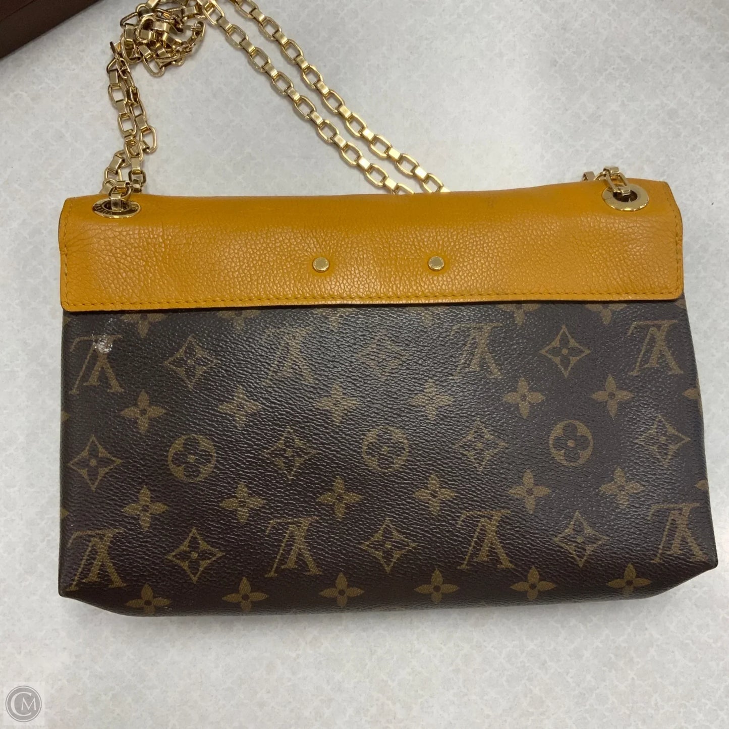 Crossbody Luxury Designer By Louis Vuitton, Size: Medium