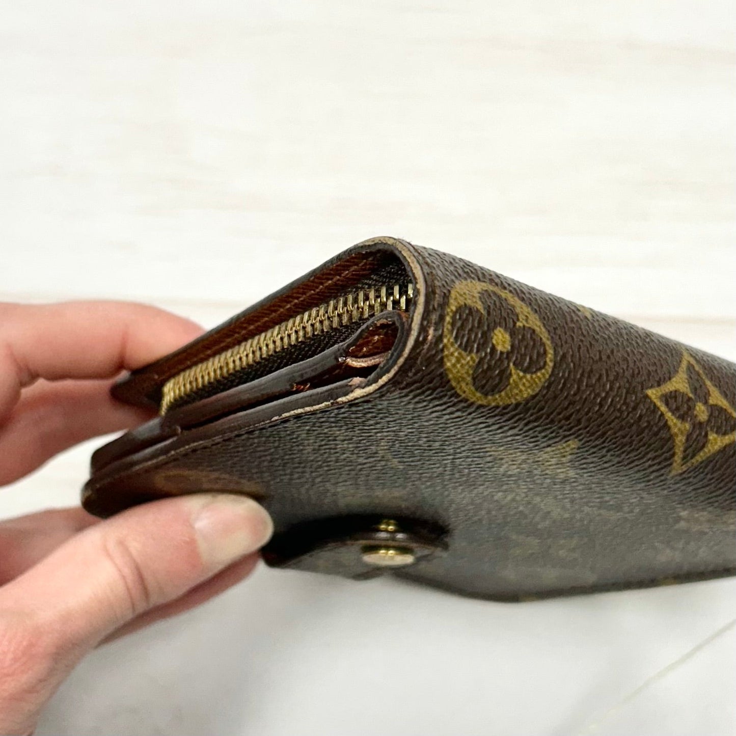 Wallet Luxury Designer By Louis Vuitton  Size: Small