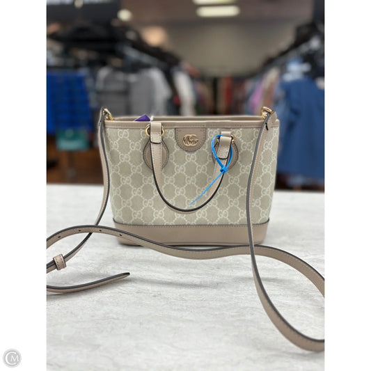 Crossbody Luxury Designer By Gucci, Size: Medium