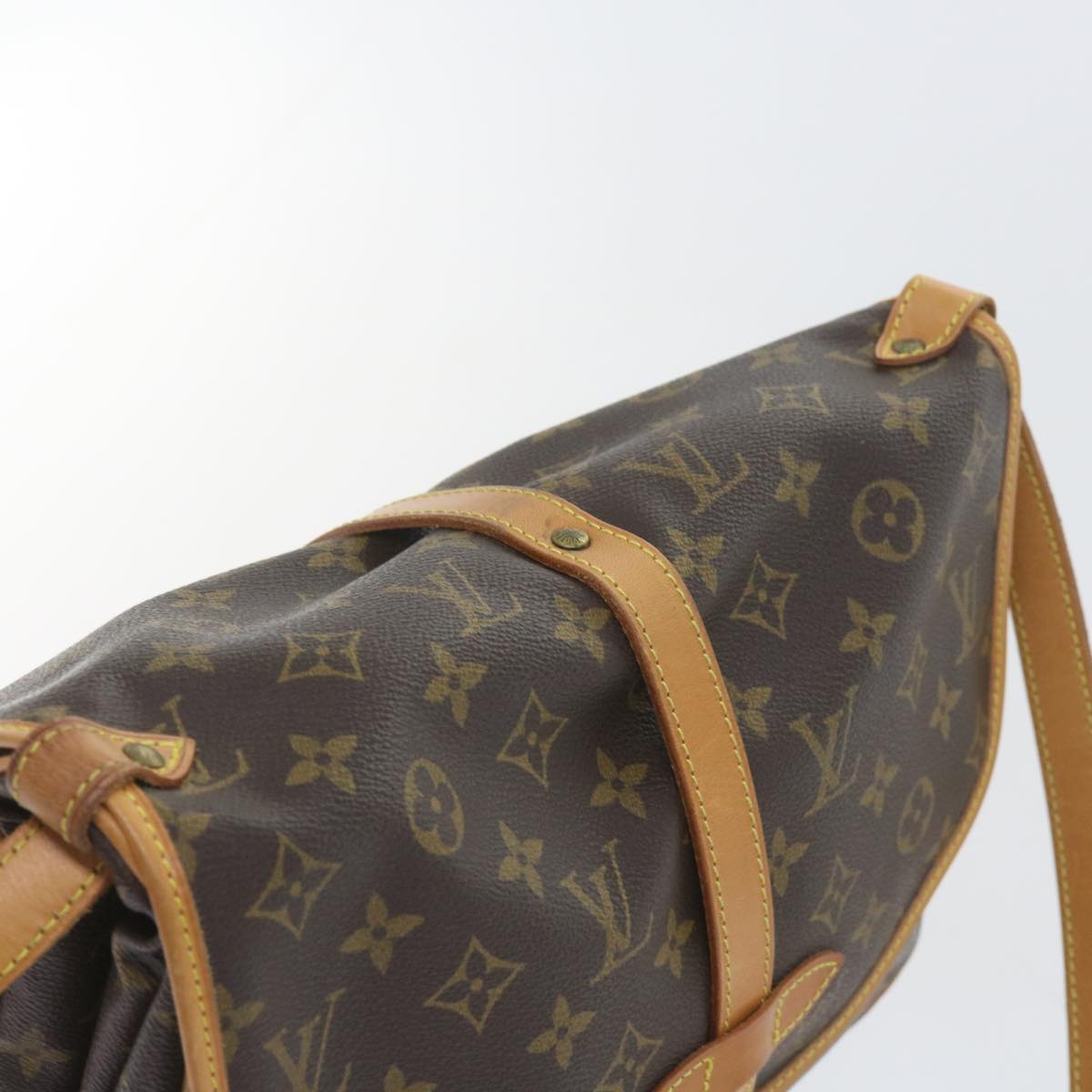 Louis Vuitton Saumur 30  Canvas Shoulder Bag ()