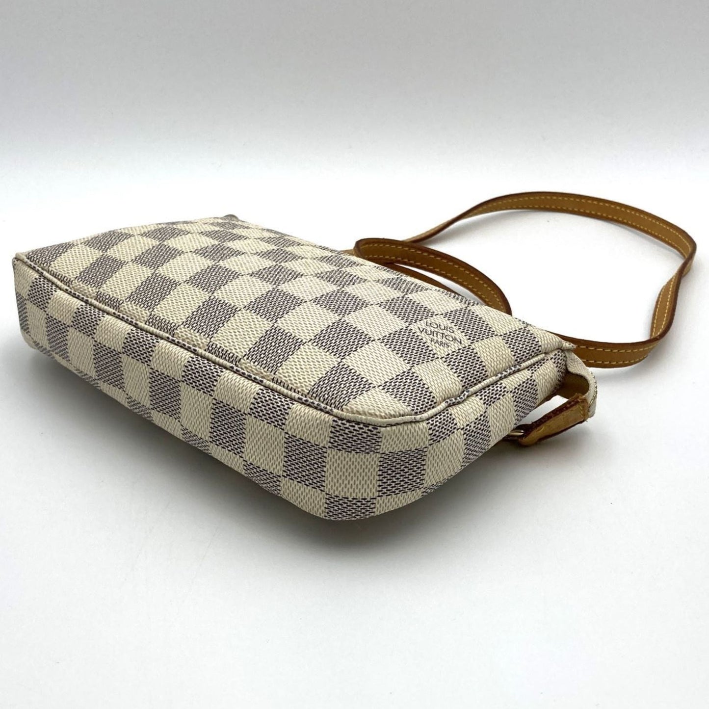 Louis Vuitton Pochette Accessoires  Canvas Shoulder Bag ()