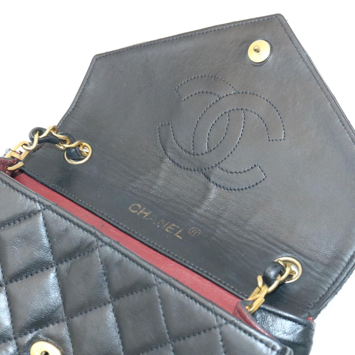 CHANEL Lamb Skin Matelasse Chain Shoulder Bag Black CC Auth 25810A