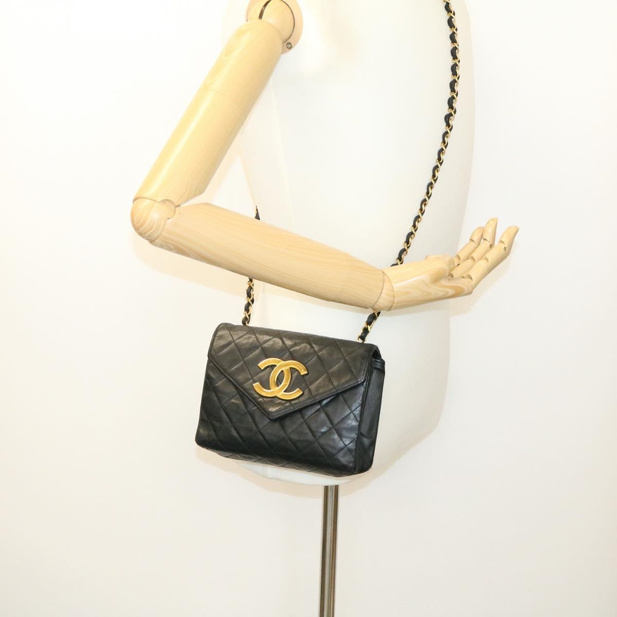 CHANEL Lamb Skin Matelasse Chain Shoulder Bag Black CC Auth 25810A