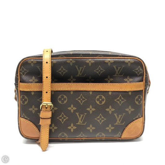 Crossbody Luxury Designer By Louis Vuitton, Size: Medium