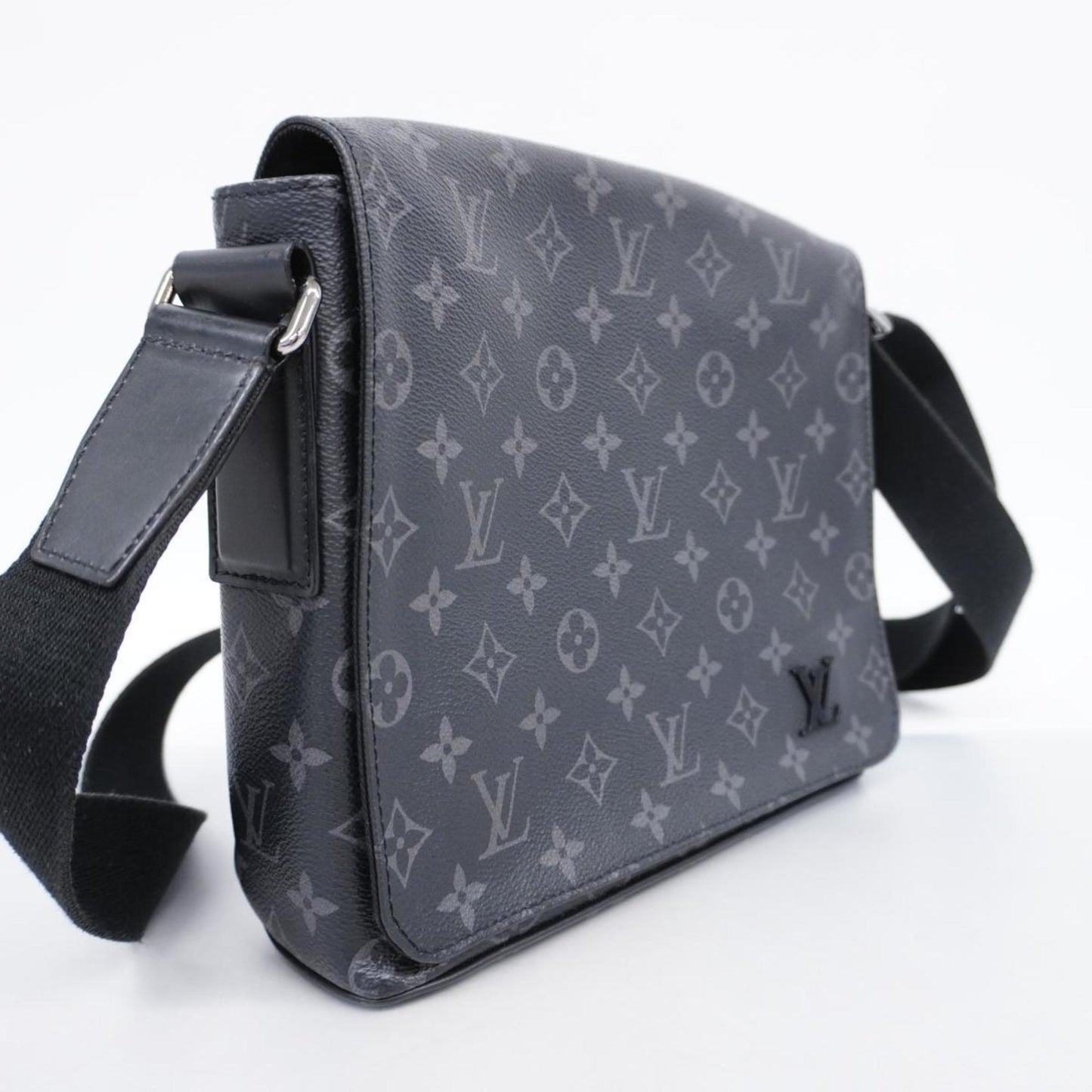 Louis Vuitton District  Canvas Shoulder Bag ()