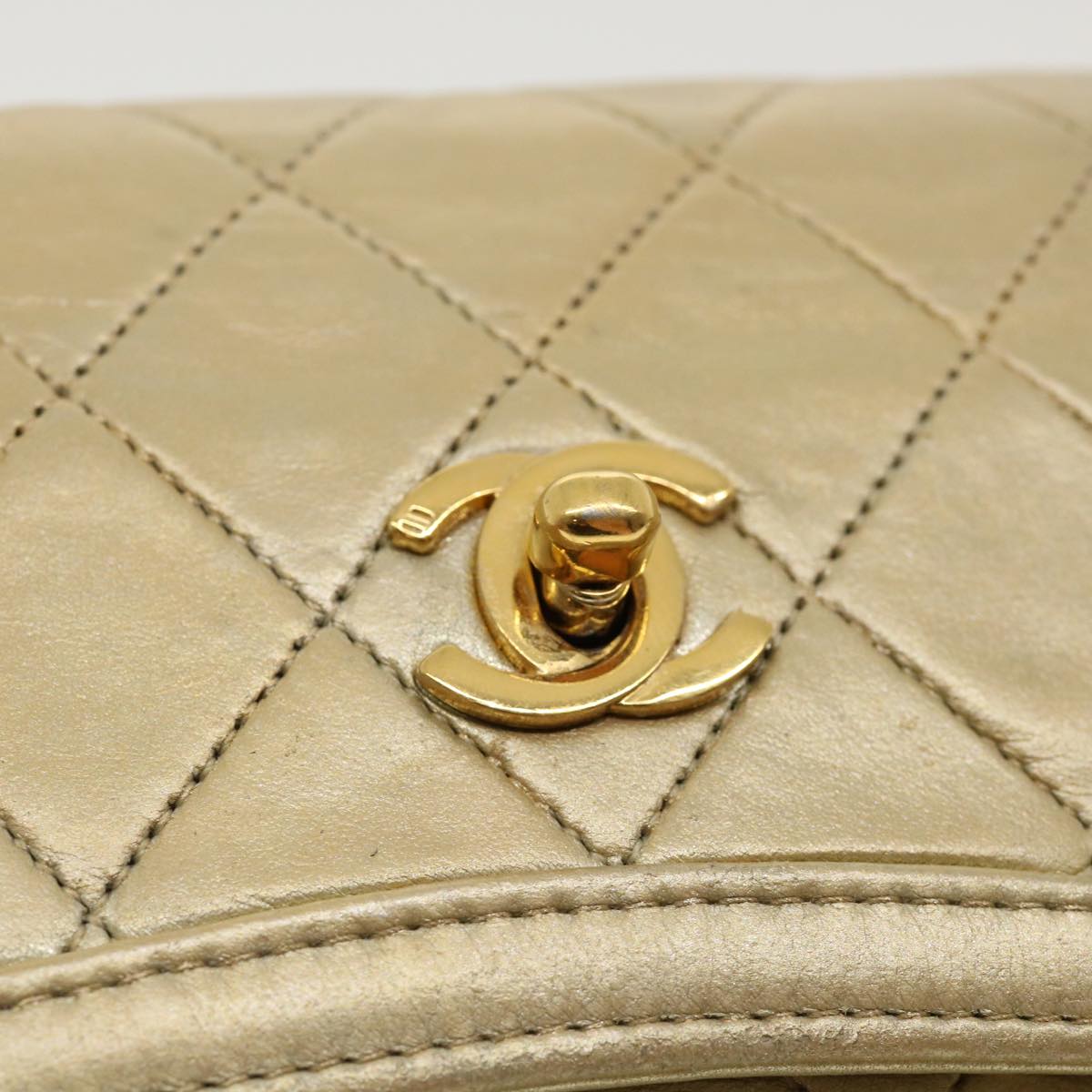 CHANEL Matelasse Turn Lock Chain Shoulder Bag Lamb Skin Gold CC Auth 31382A