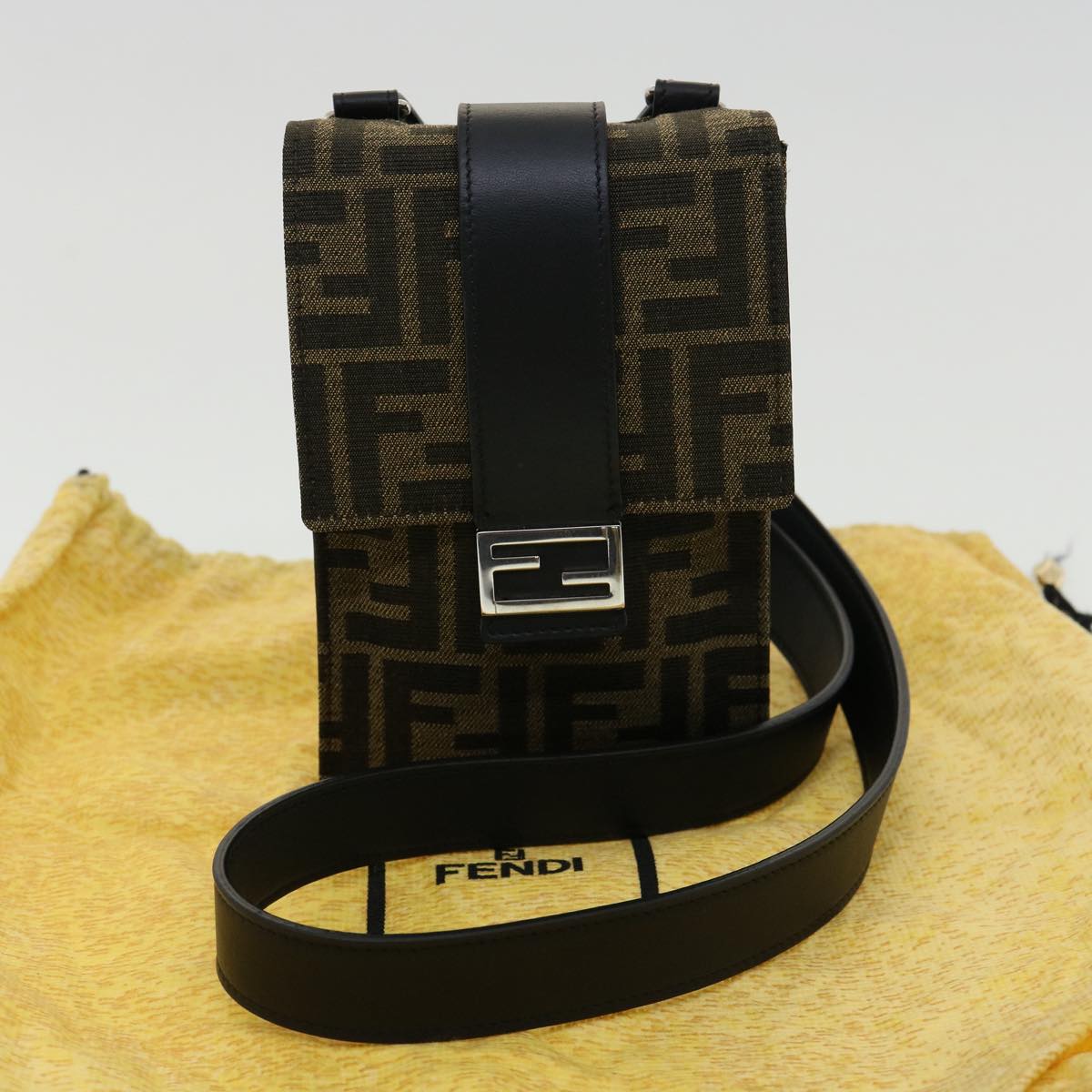 FENDI Zucca Canvas Shoulder Bag Brown Black Auth 31851A