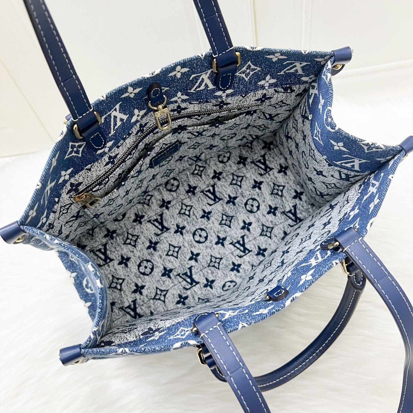 LV Onthego MM in Ombre Blue Denim and GHW