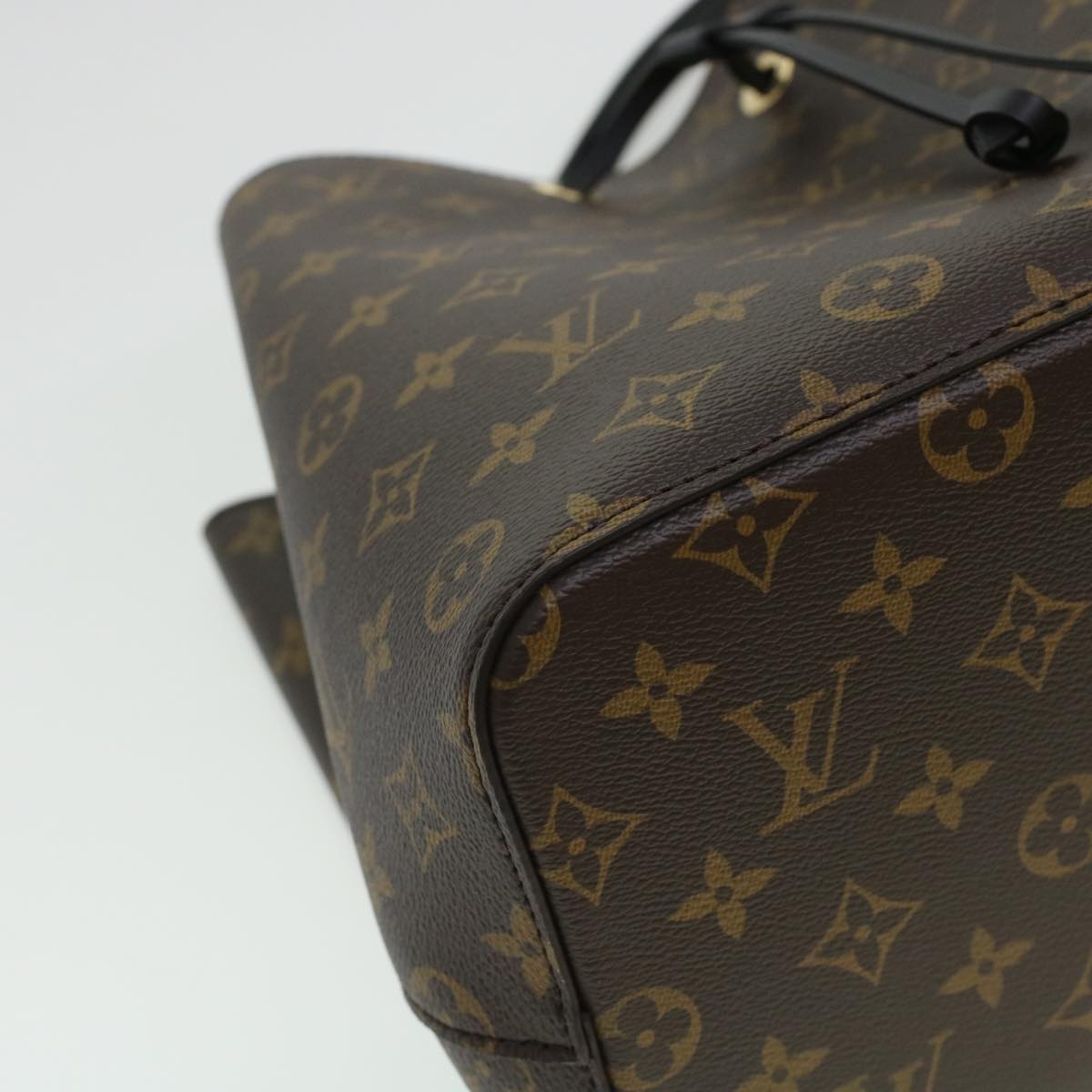 LOUIS VUITTON Monogram Neo Noe Shoulder Bag