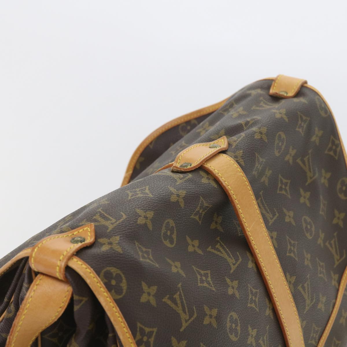 Louis Vuitton Saumur 35  Canvas Shoulder Bag ()