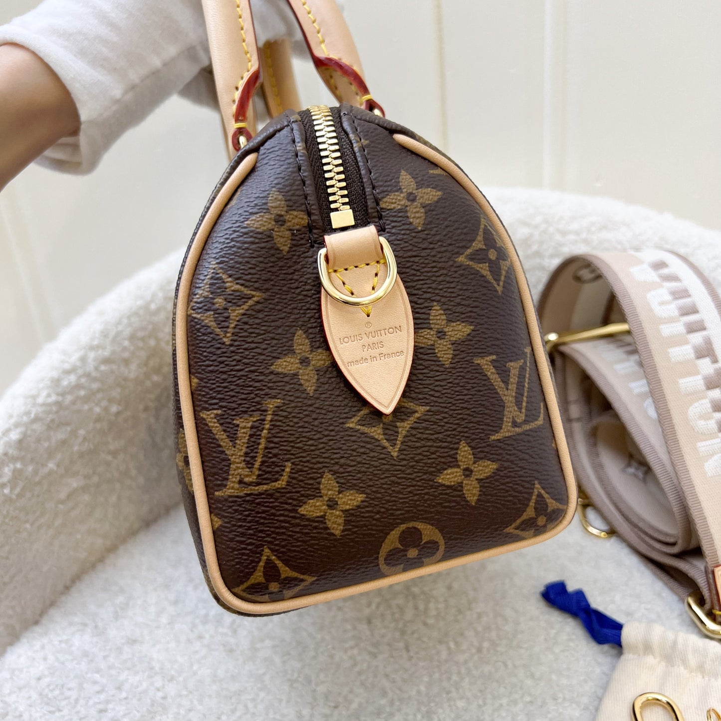 LV Speedy Bandouliere 20 in Monogram Canvas and Adjustable Beige Patterned Strap