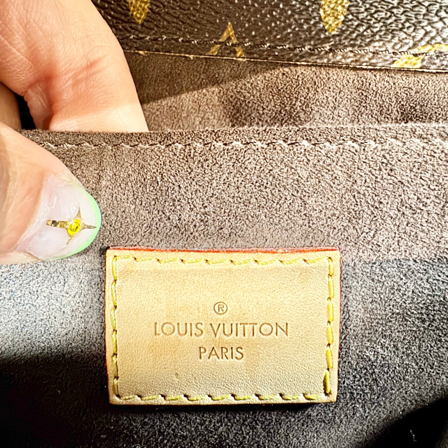 Crossbody Luxury Designer By Louis Vuitton, Size: Small