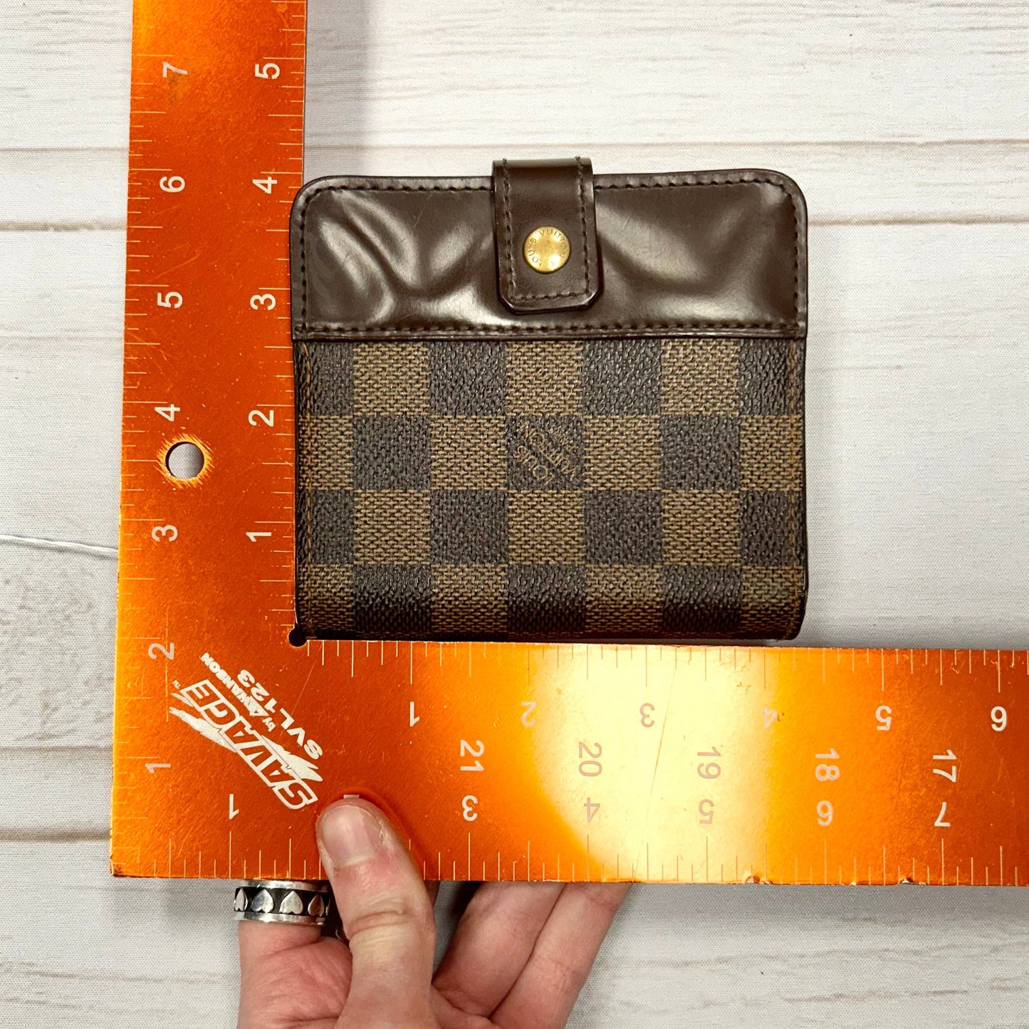 Wallet Luxury Designer By Louis Vuitton  Size: Medium