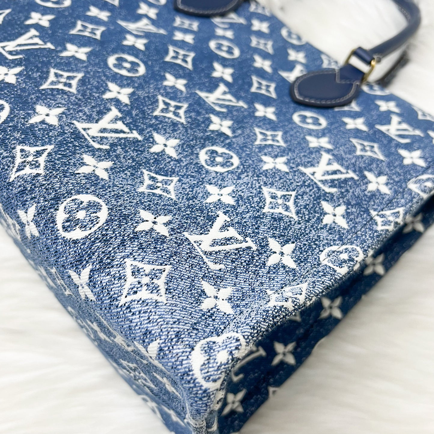 LV Onthego MM in Ombre Blue Denim and GHW