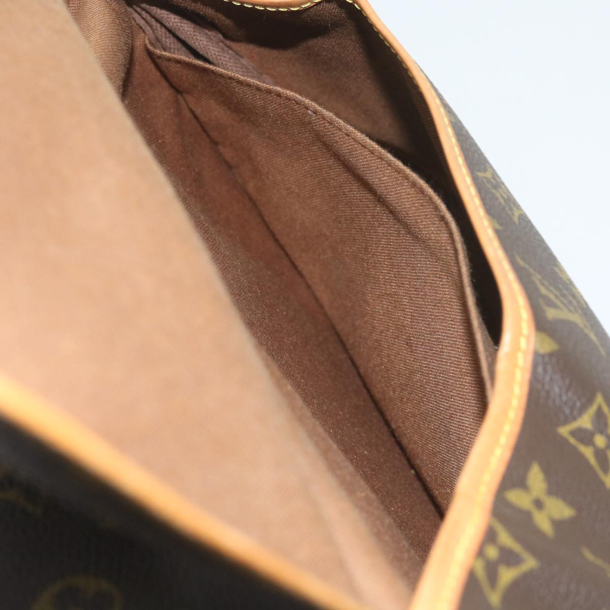 Louis Vuitton Saumur  Canvas Shoulder Bag ()