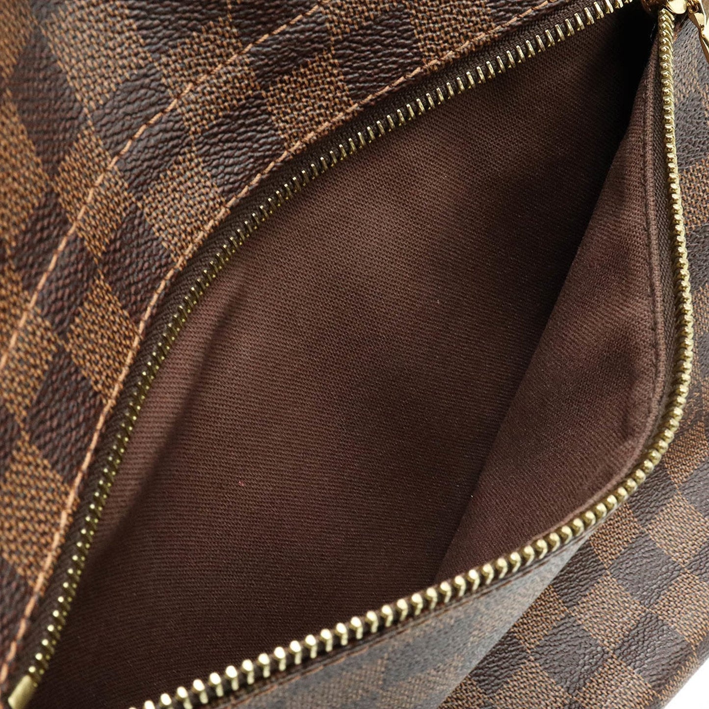 Louis Vuitton District  Canvas Shoulder Bag ()