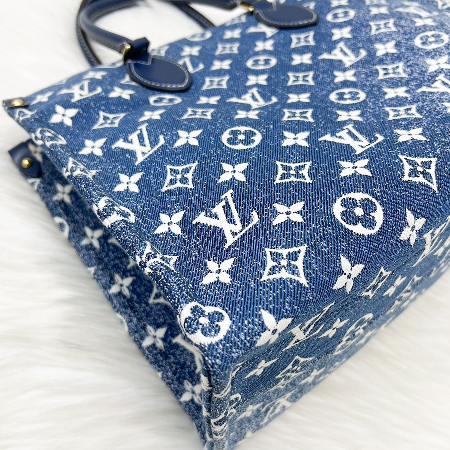 LV Onthego MM in Ombre Blue Denim and GHW