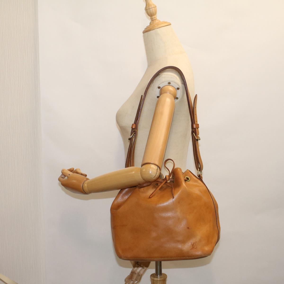 Louis Vuitton Noe  Leather Shoulder Bag ()