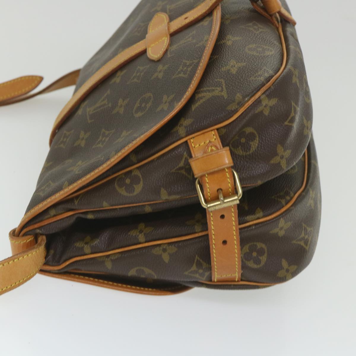 Louis Vuitton Saumur 30  Canvas Shoulder Bag ()