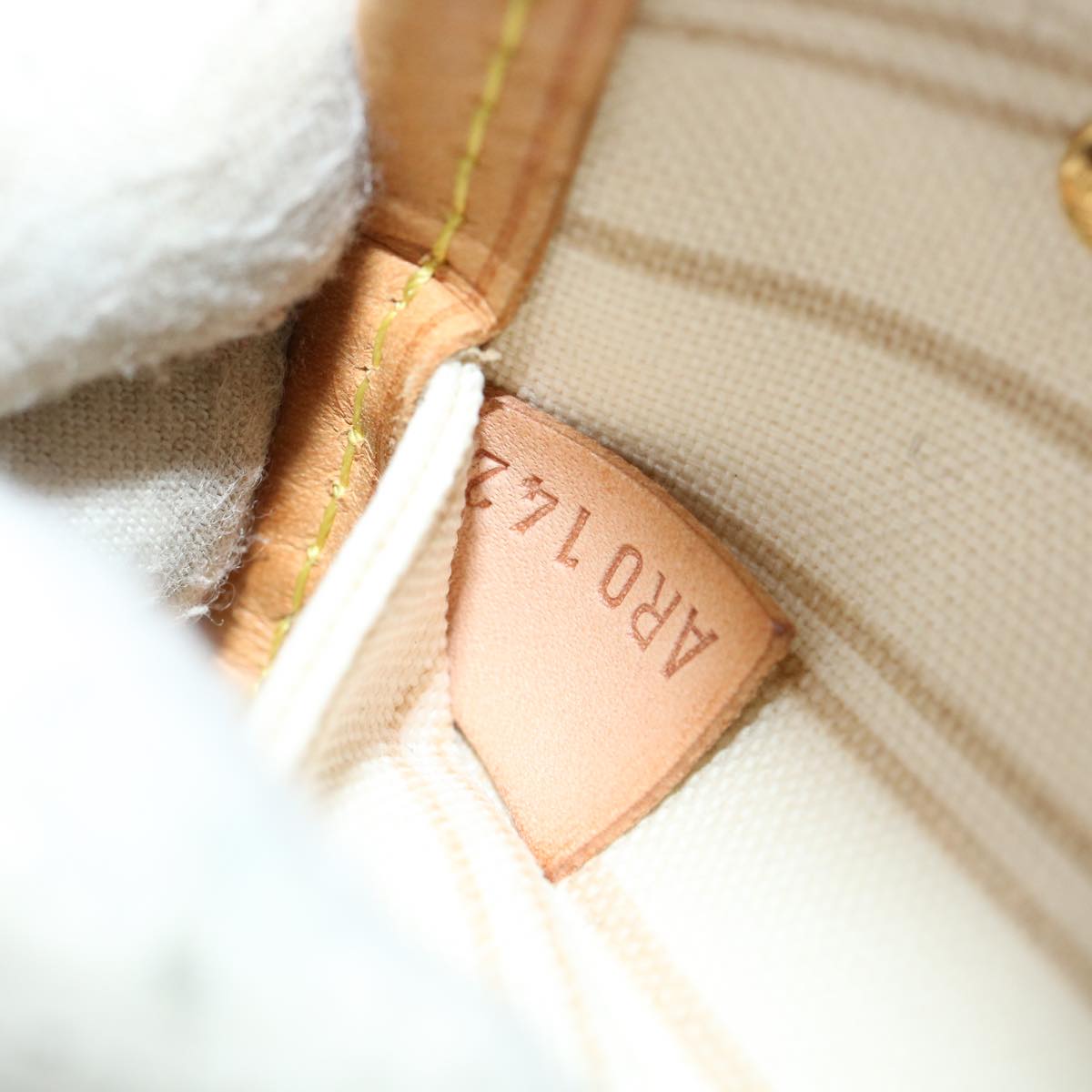 Louis Vuitton Neverfull Pm  Canvas Shoulder Bag ()