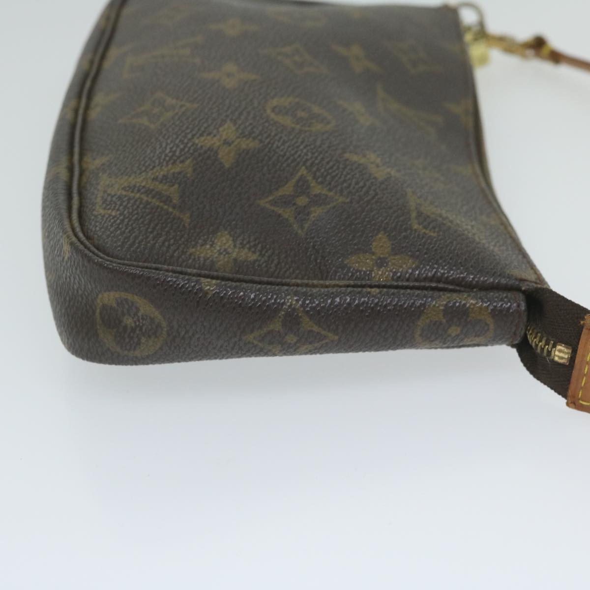 Louis Vuitton  Canvas Shoulder Bag ()