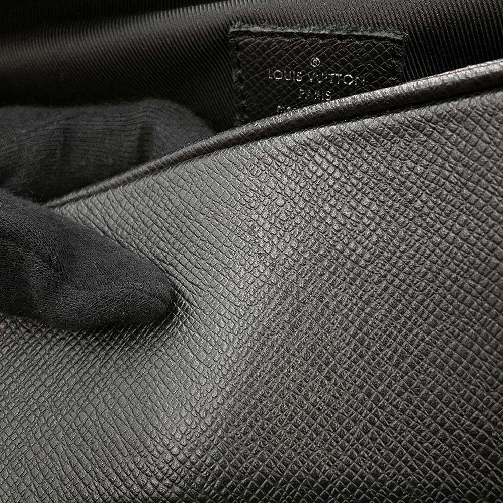 LOUIS VUITTON RayDorian・Backpack Noir M30857 Taiga Leather