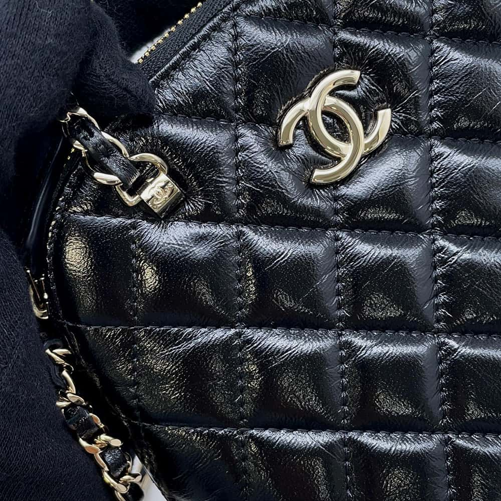 CHANEL Matelasse Chain Clutch Shoulder Bag Black AP3354 Shiny Lambskin Size Small