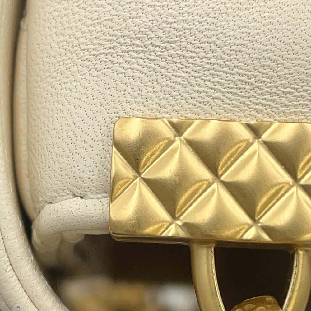 CHANEL Matelasse Coin Motif ChainShoulder Bag White AS2222 Lambskin