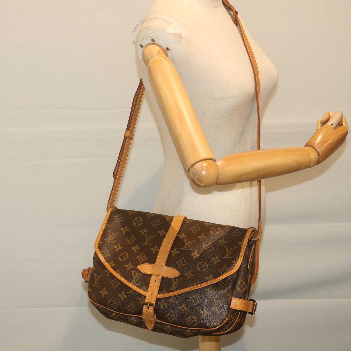 Louis Vuitton Saumur  Canvas Shoulder Bag ()