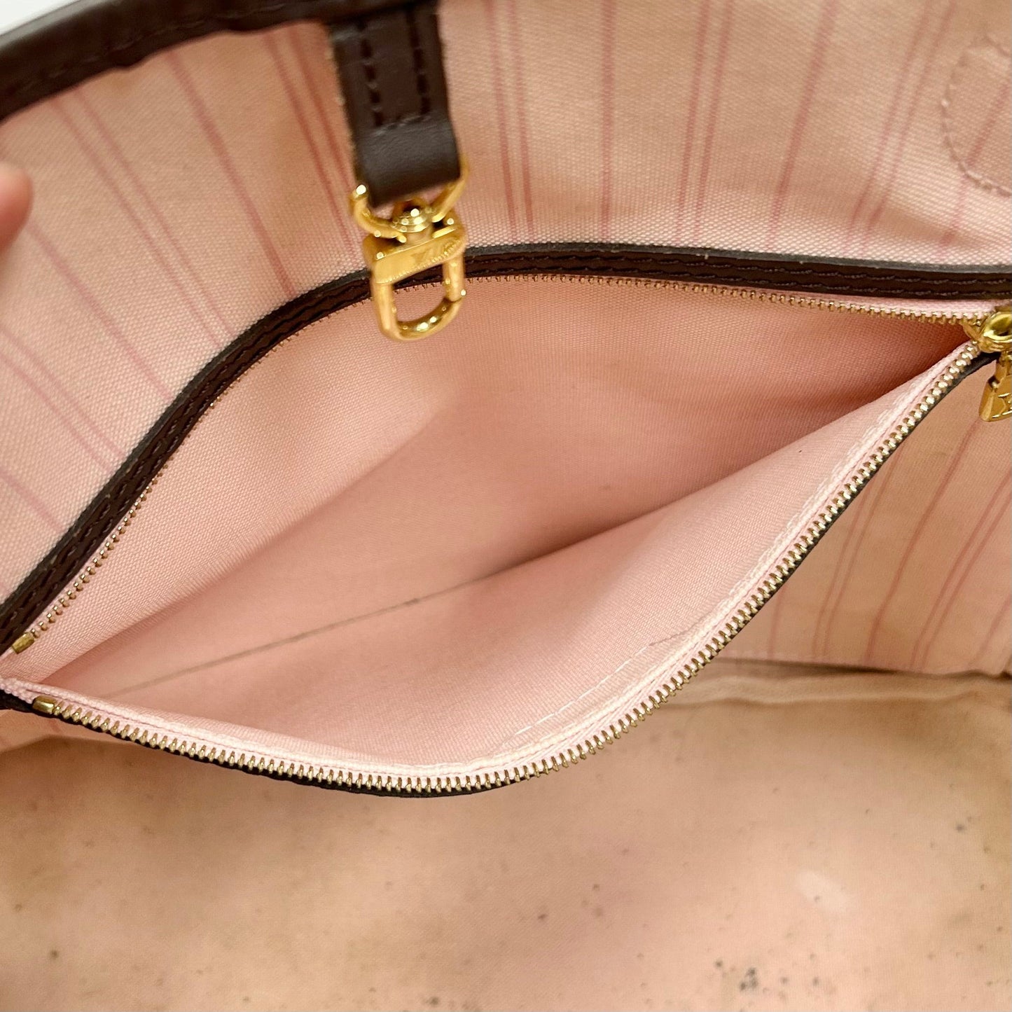 Tote Luxury Designer By Louis Vuitton, Size: Small