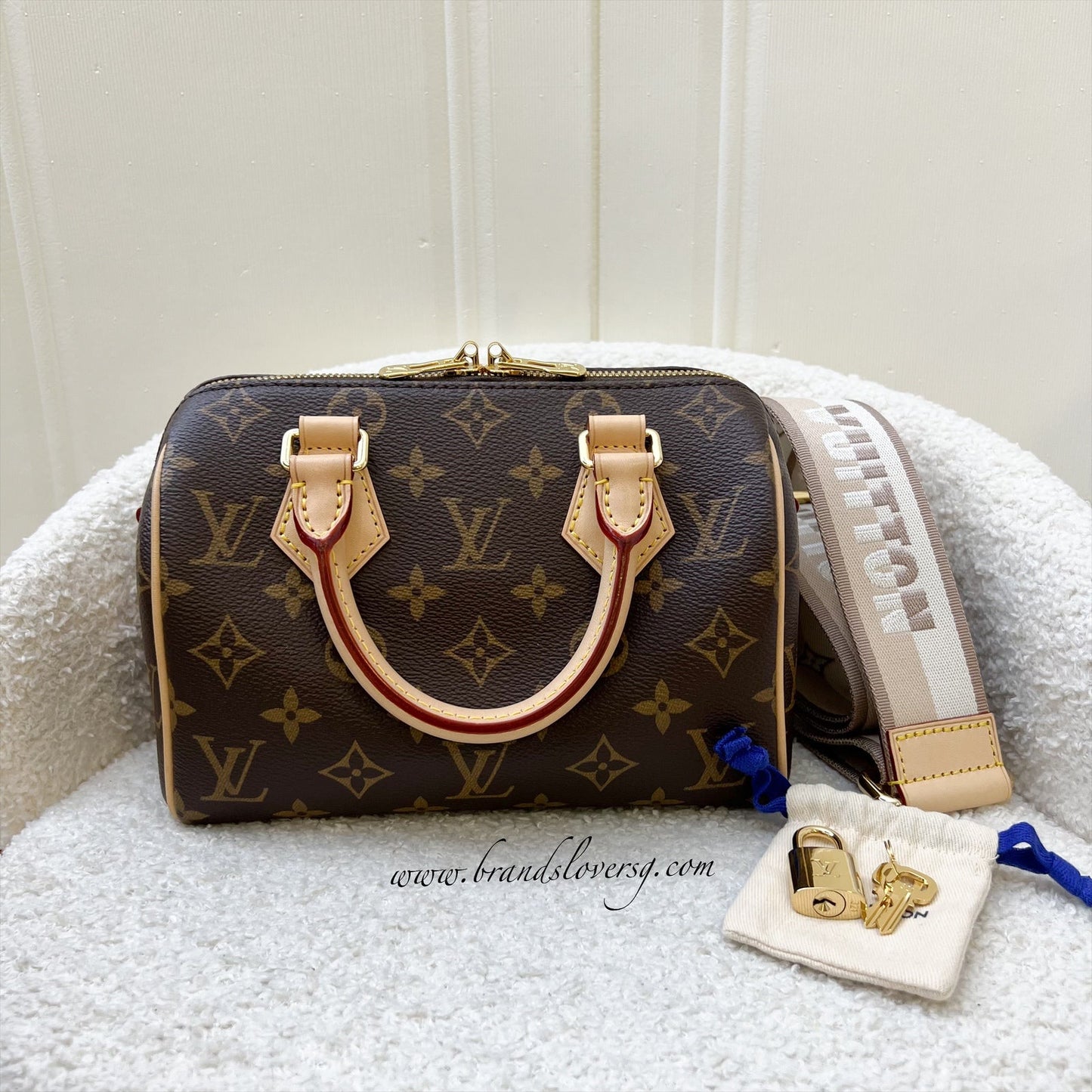 LV Speedy Bandouliere 20 in Monogram Canvas and Adjustable Beige Patterned Strap