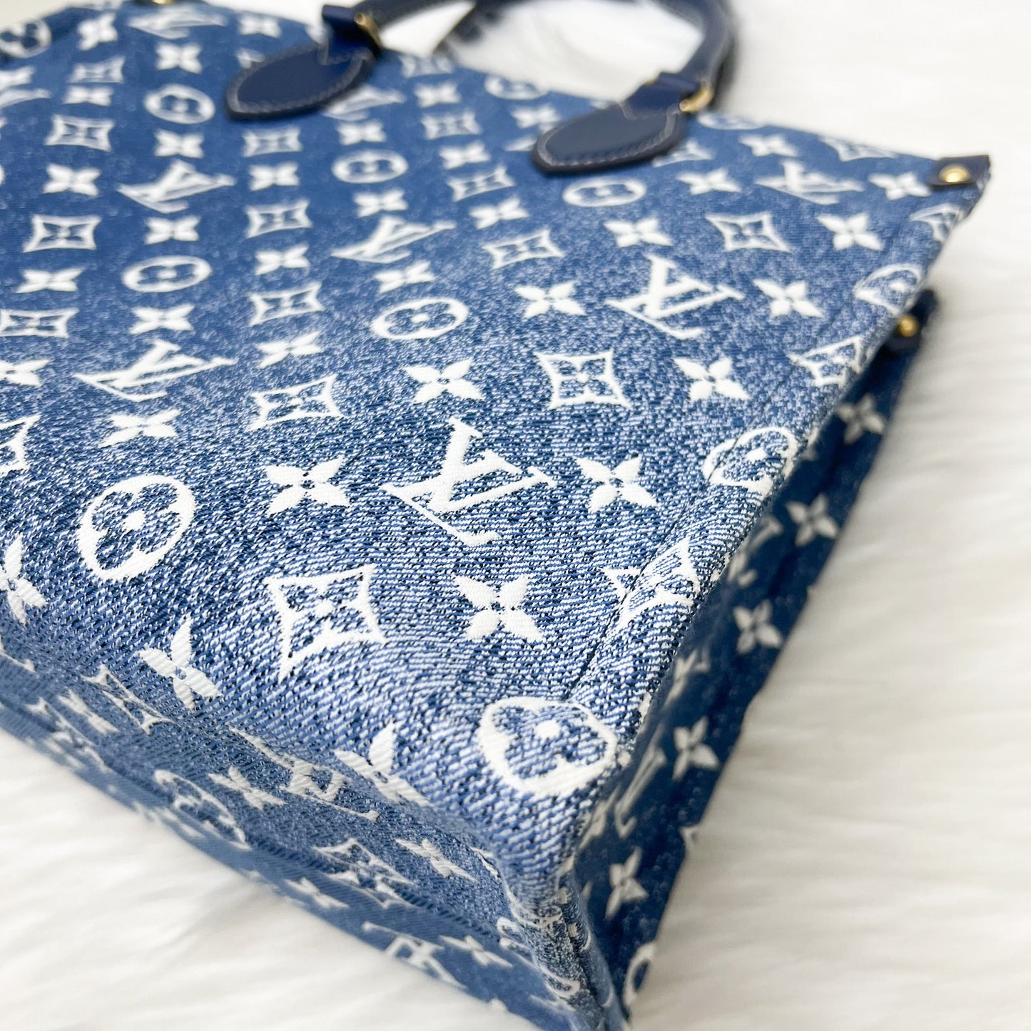 LV Onthego MM in Ombre Blue Denim and GHW
