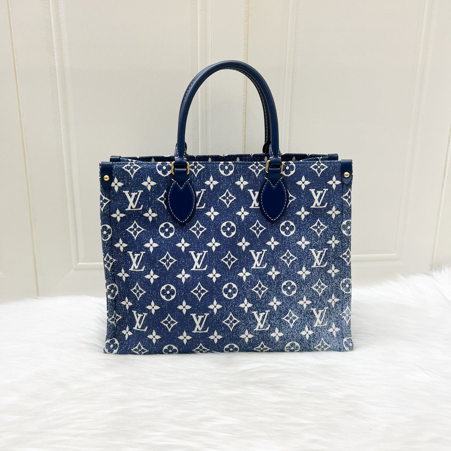 LV Onthego MM in Ombre Blue Denim and GHW
