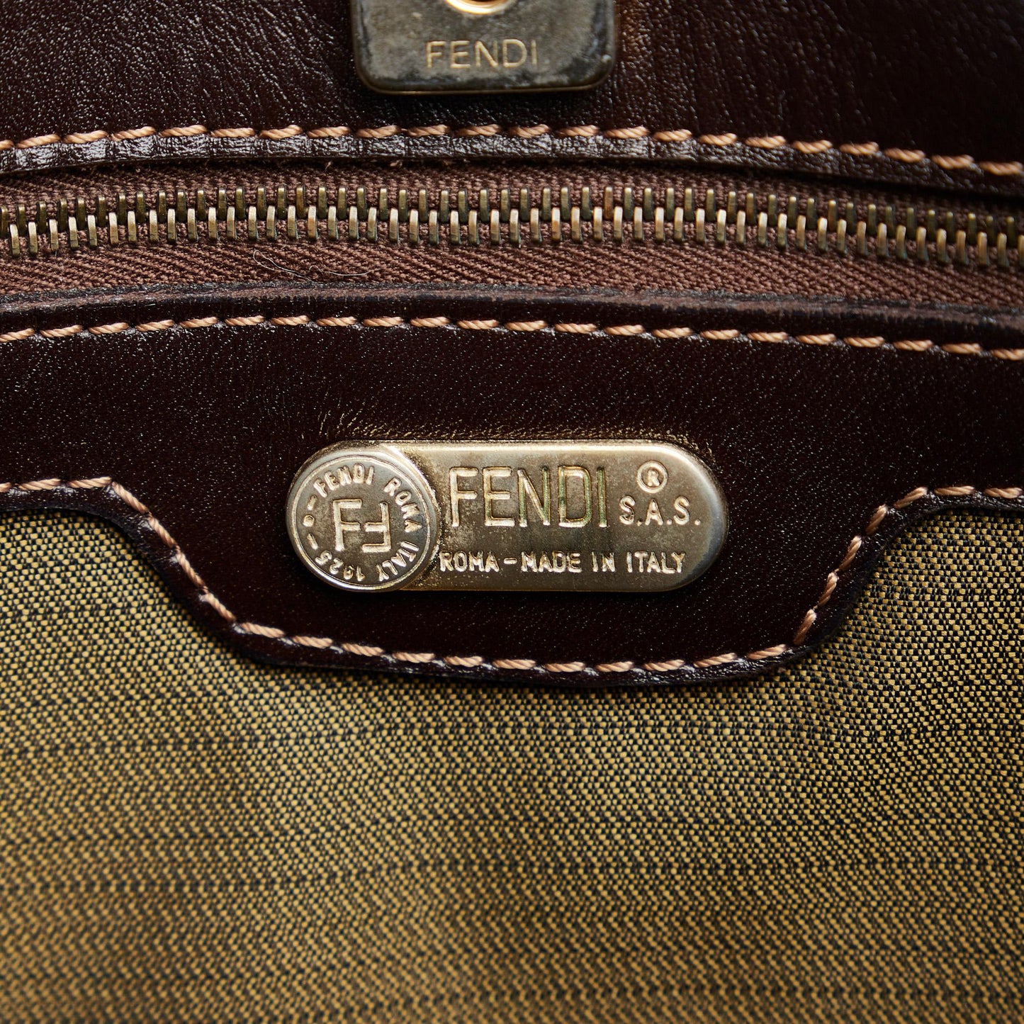 Fendi Zucca Shoulder Bag (SHG-Bj8fhs)