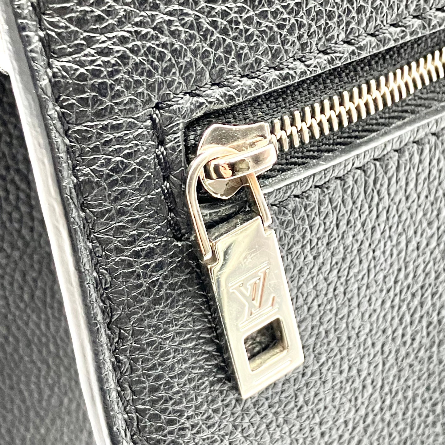 LOUIS VUITTON My Lock Me
