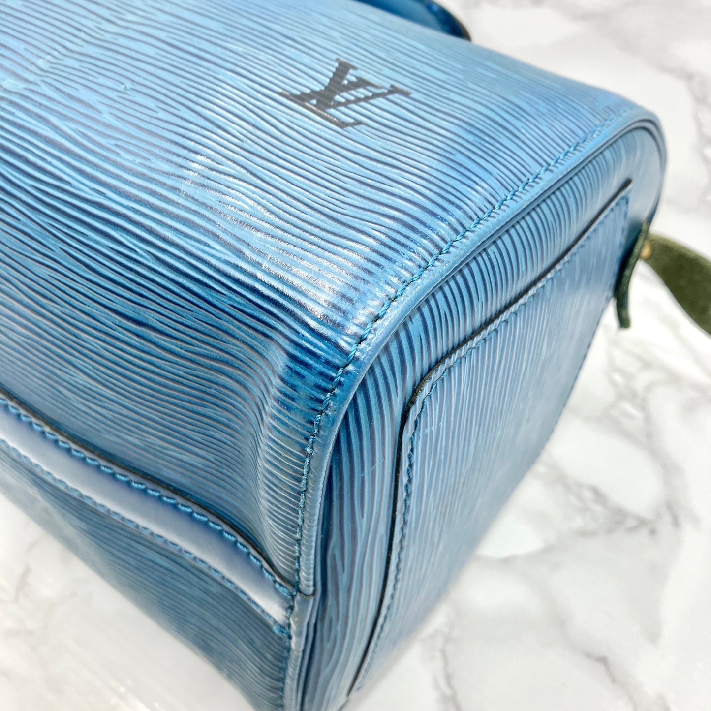 LOUIS VUITTON Epi Speedy 25