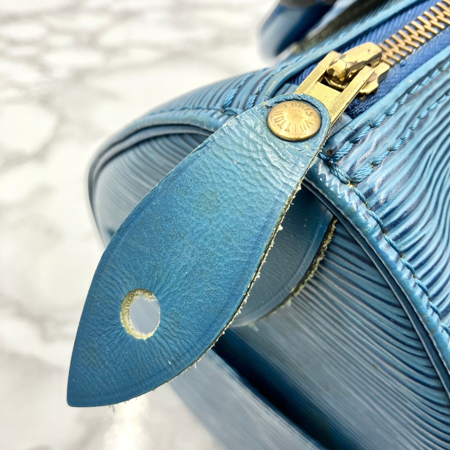 LOUIS VUITTON Epi Speedy 25