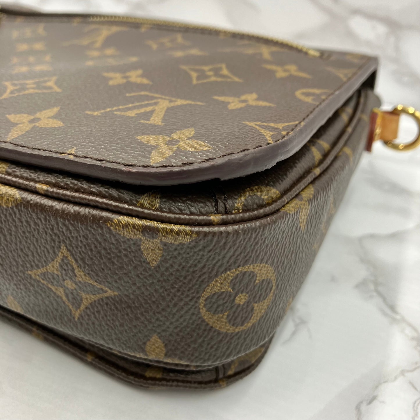 LOUIS VUITTON Monogram Metis shoulder bag